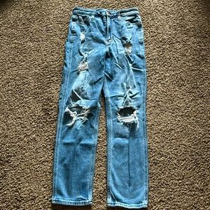 Hollister Ultra High-Rise Mom Jean